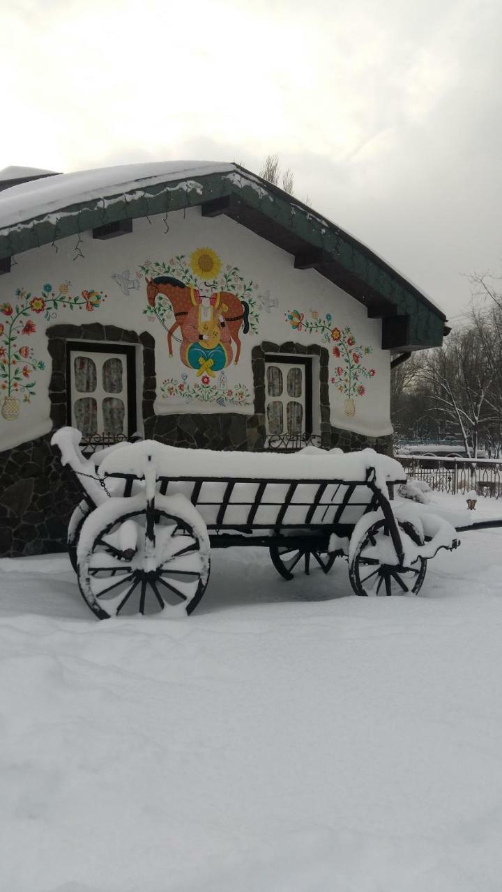 Charivna Taistra Acomodação com café da manhã Brovary Exterior foto