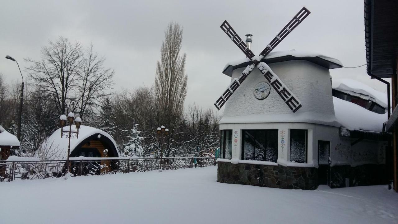 Charivna Taistra Acomodação com café da manhã Brovary Exterior foto